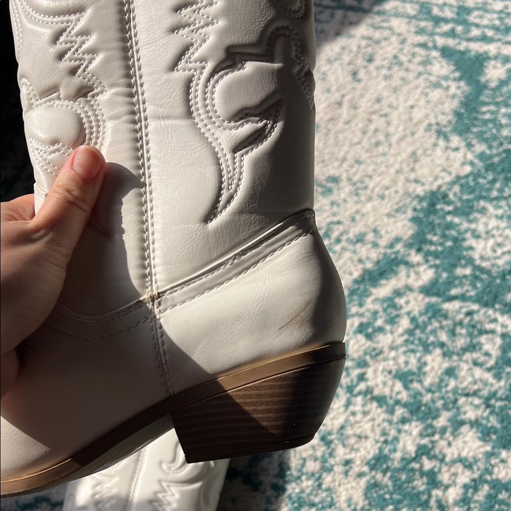 Soda White Western Cowboy Boots - Picture 4 of 5